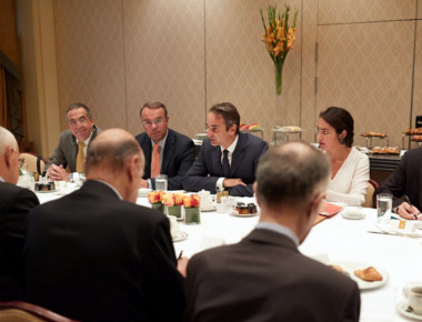 Συνάντηση Μητσοτάκη - Ένωση Ελληνικών Τραπεζών με κύριο θέμα τα κόκκινα δάνεια